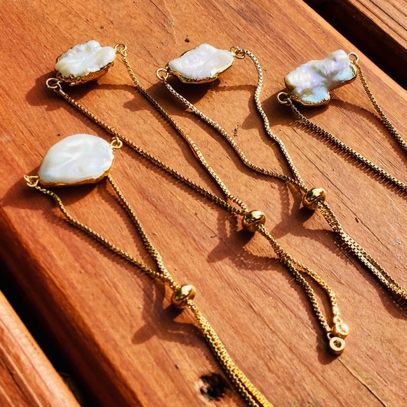 18K Freeform Pearl Bracelet - Picture 4 of 5